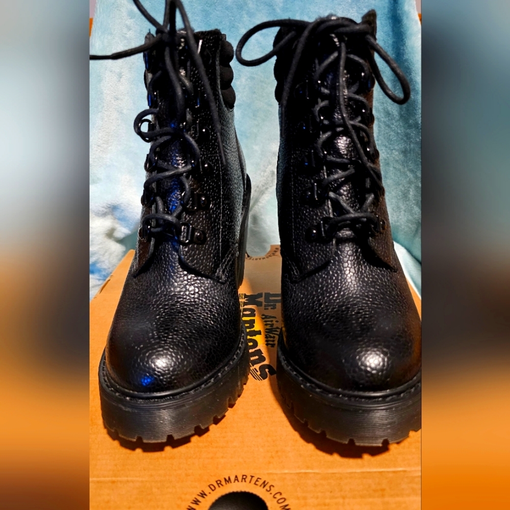 Dr. Martens Persephone FL Black Pebbled Leather
